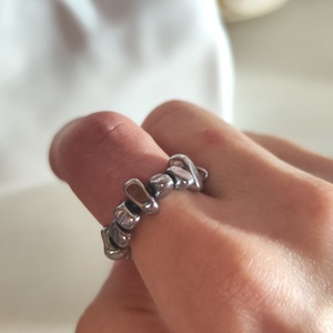 Egyedi szabálytalan hematit gumis gyűrű � unisex - ékszer - gyűrű - gyöngyös gyűrű - Meska.hu