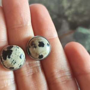 Egyedi Pöttyös Elegancia: Valódi Dalmata Jáspis Nemesacél Cabochon  Fülbevaló (12mm) - ékszer - fülbevaló - pötty fülbevaló - Meska.hu