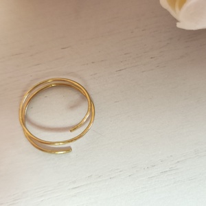 Kézzel kalapált minimalista sárgaréz spirálgyűrű (Állítható) - ékszer - gyűrű - vékony gyűrű - Meska.hu