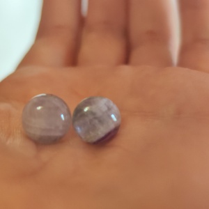 Kézműves Ametiszt pötty fülbevaló (10 mm) nemesacél alapon! - ékszer - fülbevaló - pötty fülbevaló - Meska.hu