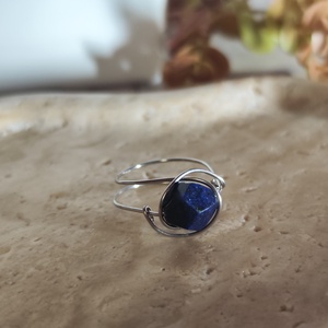 Egyedi kézzel készített nemesacél gyűrű � 10 mm-es ék alakú Lapis Lazuli ásvánnyal (58-as méret) - ékszer - gyűrű - gyöngyös gyűrű - Meska.hu