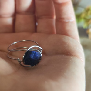 Egyedi kézzel készített nemesacél gyűrű � 10 mm-es ék alakú Lapis Lazuli ásvánnyal (58-as méret) - ékszer - gyűrű - gyöngyös gyűrű - Meska.hu