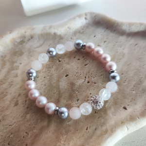 Elegáns shell pearl karkötő, kristályos gyönggyel-ezüstszürke-púderrózsa harmónia! - Meska.hu