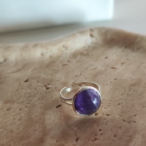 Állítható gyűrű valódi ametiszt cabochon (12 mm) - ékszer - gyűrű - gyöngyös gyűrű - Meska.hu
