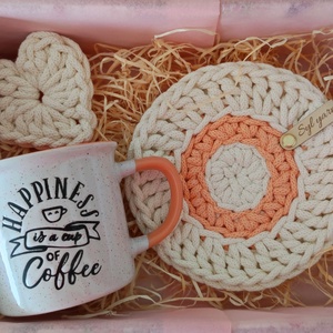 Syl yarn box kávésbögrével / ajándékdoboz, Otthon & Életmód, Dekoráció, Asztal és polc dekoráció, Díszdoboz, Horgolás, MESKA