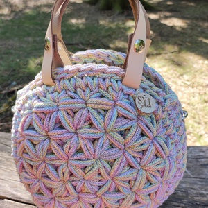 Horgolt jázmin mintás táska - táska & tok - kézitáska & válltáska - vállon átvethető táska - Meska.hu