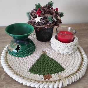 Horgolt karácsonyfa mintás karácsonyi asztaldísz - karácsony - karácsonyi lakásdekoráció - ünnepi asztaldekoráció - Meska.hu