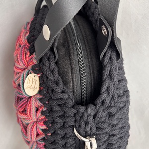 Horgolt jázmin mintás táska - táska & tok - kézitáska & válltáska - vállon átvethető táska - Meska.hu