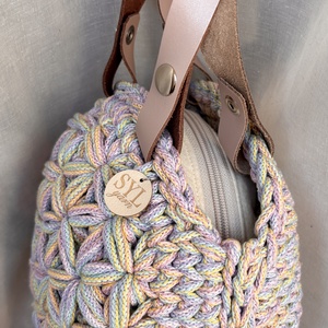 Horgolt jázmin mintás táska - táska & tok - kézitáska & válltáska - vállon átvethető táska - Meska.hu