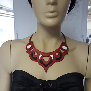 Gloria egyedi tervezésű bőr nyaklánc - ékszer - nyaklánc - statement nyaklánc - Meska.hu