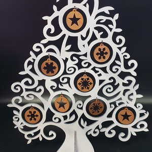 Havas ezüst fából vágott karácsonyfa bronz díszekkel   - karácsony - karácsonyi lakásdekoráció - karácsonyfa, grincsfa - Meska.hu