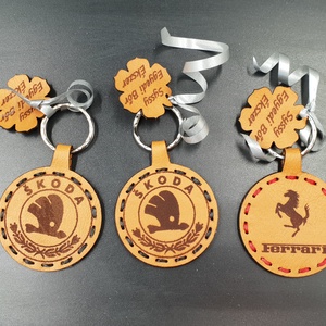 Bőr audi emblémával gravírozott névre szóló kulcstartó - táska & tok - kulcstartó & táskadísz - kulcstartó - Meska.hu