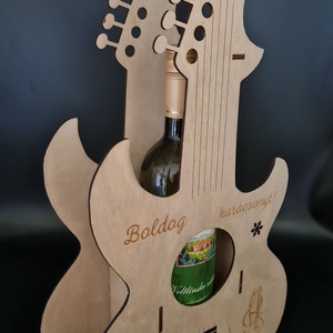 Saját készítésű egyedi gitár alakú bortartó karácsonyra, szülinapra - otthon & életmód - konyhafelszerelés, tálalás - tálalás - bortartó - Meska.hu