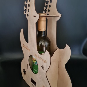 Saját készítésű egyedi gitár alakú bortartó karácsonyra, szülinapra - otthon & életmód - konyhafelszerelés, tálalás - tálalás - bortartó - Meska.hu