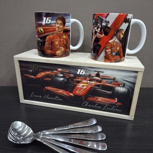 F1 Lewis Hamilton és Charles Leclerc ajándékcsomag rajongóknak - otthon & életmód - konyhafelszerelés, tálalás - tálalás - bögre & csésze - Meska.hu