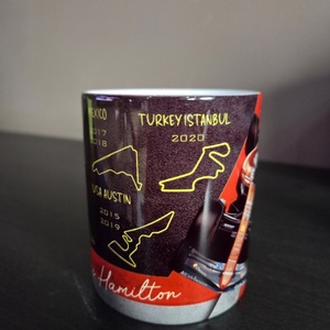 F1 Lewis Hamilton ajándékcsomag rajongóknak - otthon & életmód - konyhafelszerelés, tálalás - tálalás - bögre & csésze - Meska.hu