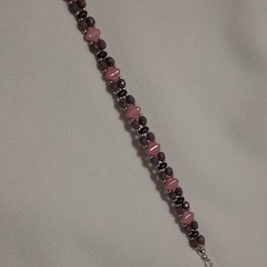 Lila-rózsaszín-ezüst karkötő - ékszer - karkötő - gyöngyös karkötő - Meska.hu