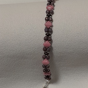 Lila-rózsaszín-ezüst karkötő - ékszer - karkötő - gyöngyös karkötő - Meska.hu