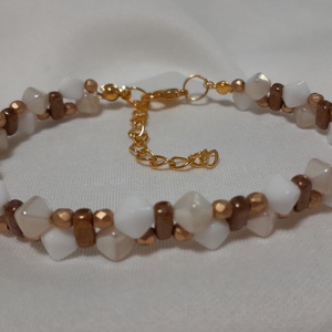 Fehér-arany-barna karkötő, Ékszer, Karkötő, Gyöngyös karkötő, Gyöngyfűzés, gyöngyhímzés, MESKA