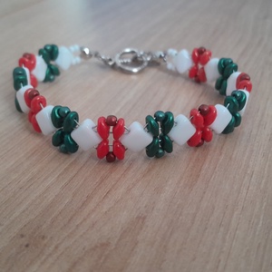 Piros-fehér-zöld karkötő - ékszer - karkötő - gyöngyös karkötő - Meska.hu