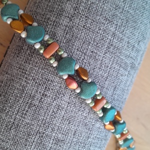 Barna-fehér-zöld karkötő - ékszer - karkötő - gyöngyös karkötő - Meska.hu