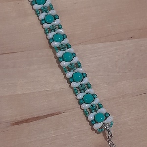 Türkiz-fehér karkötő - ékszer - karkötő - gyöngyös karkötő - Meska.hu
