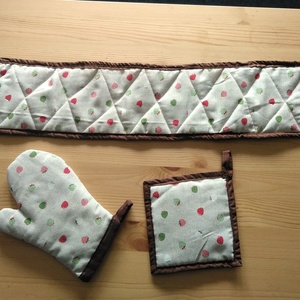 Konyha szett  eper mintás - kesztyű nélkül - otthon & életmód - konyhafelszerelés, tálalás - konyhai textil - edényfogó & edényfedő - Meska.hu