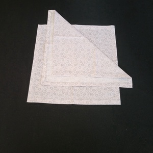 Textil szalvéta - ezüstös alapon szürke indás - otthon & életmód - konyhafelszerelés, tálalás - konyhai textil - szalvéta - Meska.hu
