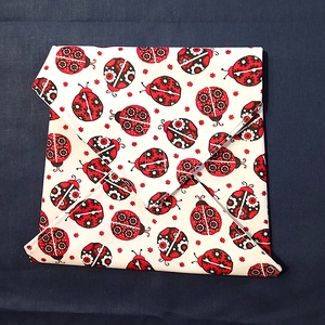 Öko szendvicscsomagoló, újra szalvéta - népies katica mintás - táska & tok - uzsonna- & ebéd tartó - szendvics csomagoló - Meska.hu