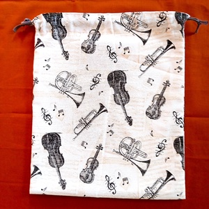 Kenyeres zsák - drapp alapon fekete hangszerek /trombita, hegedű, nagybőgő/ - táska & tok - bevásárlás & shopper táska - kenyeres zsák - Meska.hu