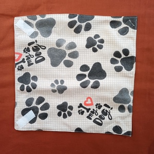 Öko szendvicscsomagoló, újraszalvéta - drapp alapon szürke tappancs /kutyatalp/ mintás - táska & tok - uzsonna- & ebéd tartó - szendvics csomagoló - Meska.hu