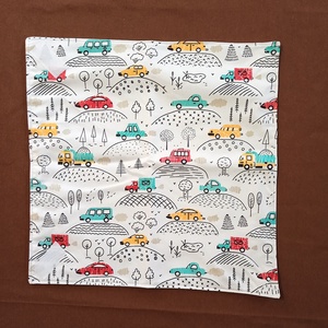 Öko szendvicscsomagoló, újraszalvéta - színes autók dombokon - táska & tok - uzsonna- & ebéd tartó - szendvics csomagoló - Meska.hu