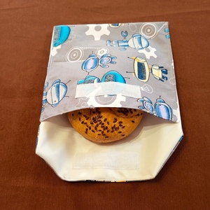 Tépőzáras snackbag,  uzsonnatasak, szendvics tartó - szürke alapon robotok, Táska & Tok, Bevásárlás & Shopper táska, Kenyeres zsák, Varrás, MESKA