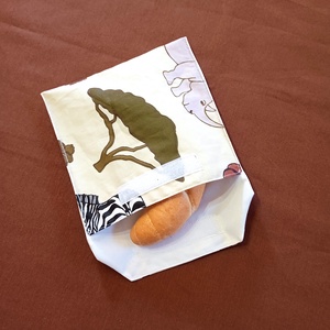 Tépőzáras snackbag,  uzsonnatasak, szendvics tartó - Szavannai hangulat: elefánt, oroszlán, gepárd, orrszarvú, Táska & Tok, Bevásárlás & Shopper táska, Kenyeres zsák, Varrás, MESKA