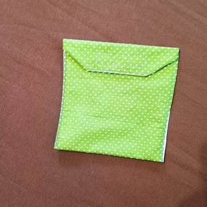 Tépőzáras snackbag,  uzsonnatasak, szendvics tartó - zöld fehér apró pöttyös - táska & tok - bevásárlás & shopper táska - kenyeres zsák - Meska.hu