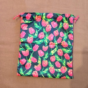 Pékáru frissen tartó zsák - fekete alapon piros tulipánok - táska & tok - bevásárlás & shopper táska - kenyeres zsák - Meska.hu