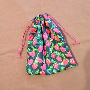 Pékáru frissen tartó zsák - fekete alapon piros tulipánok - Meska.hu