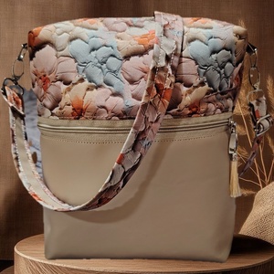 Válltáska virágmintával, Táska & Tok, Kézitáska & válltáska, Vállon átvethető táska, Varrás, MESKA