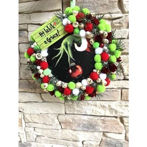 Grincs ajtódísz -itt lakik a grincs felirattal-Grincs kézzel, Karácsony, Adventi díszek, Adventi ajtódísz, Virágkötés, MESKA