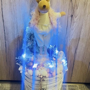 LED világításos télies dekor szarvassal rózsaszín fehér színben, ajtó mellé vagy önálló díszként - karácsony - karácsonyi kültéri dekoráció - Meska.hu