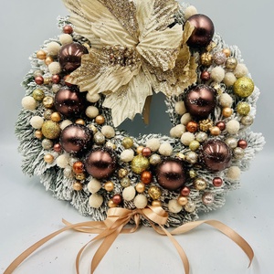 Elegáns, mégis meghitt hangulatú adventi asztaldísz, amely a tél tisztaságát és az ünnep fényét hozza otthonodba. A 27 c, Karácsony, Karácsonyi lakásdekoráció, Karácsonyi ajtódíszek, Virágkötés, MESKA