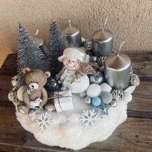 Hóemberes adventi koszorú  4 gyertyás, ezüst-fehér-kék színvilágban - karácsony - adventi díszek - adventi asztaldísz - Meska.hu