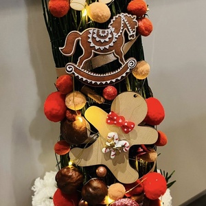 Grincsfa dekoráció  11,5 m, piros-fehér dekorral, LED-fénnyel mézis - karácsony - karácsonyi lakásdekoráció - karácsonyfa, grincsfa - Meska.hu