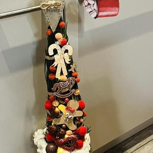 Grincsfa dekoráció  11,5 m, piros-fehér dekorral, LED-fénnyel mézis - karácsony - karácsonyi lakásdekoráció - karácsonyfa, grincsfa - Meska.hu