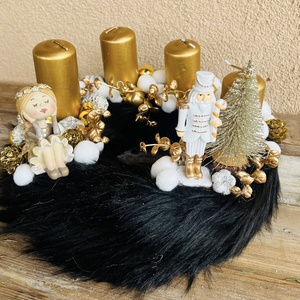 Adventi dekor  fekete szőrmés alapon arany dekor, 2 figurás, 30 cm, Karácsony, Adventi díszek, Adventi asztaldísz, Virágkötés, MESKA