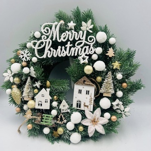 30 cm-es műfenyő ajtódísz � arany�fehér téli falucskás dekorációval, Merry Christmas felirattal - Meska.hu