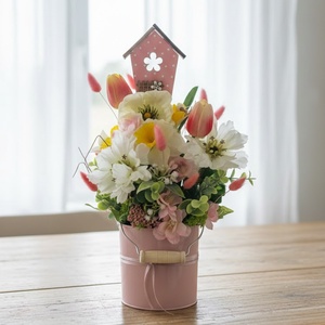 Tavaszi asztaldísz virágos összeállítással � kb. 28 cm, Otthon & Életmód, Dekoráció, Asztal és polc dekoráció, Asztaldísz, Virágkötés, MESKA