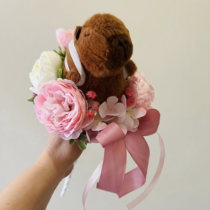 Kapibara ballagási csokor � rózsaszín díszítéssel, mancsos hátizsákkal, Otthon & Életmód, Virágdekoráció, Virágok, Virágcsokor, Virágkötés, MESKA