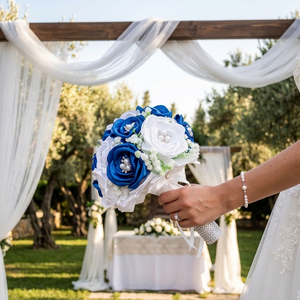 Menyasszonyi csokor , Esküvő, Menyasszonyi- és dobócsokor, Virágkötés, ...Férjhez megy a falu legszebb lánya... Mondja a nóta. 
Ez így is van rendjén, hiszen ez a nap min..., MESKA