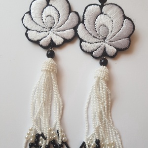 Fehér Matyó rózsa fülbevaló - Meska.hu